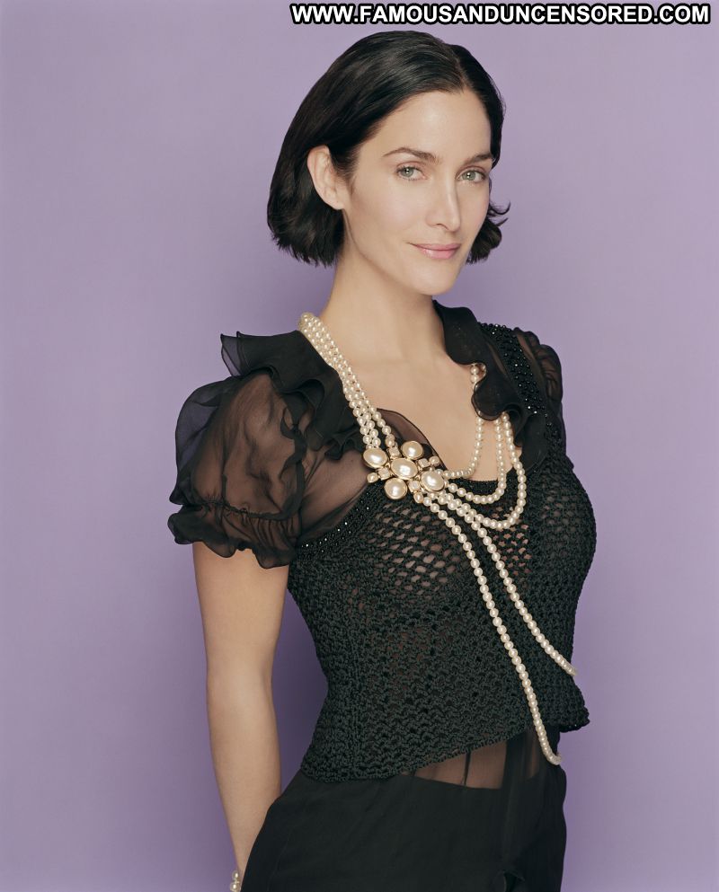 Carrie Anne Moss Celebrity Cute Hot Tits Brunette Showing Tits Famous