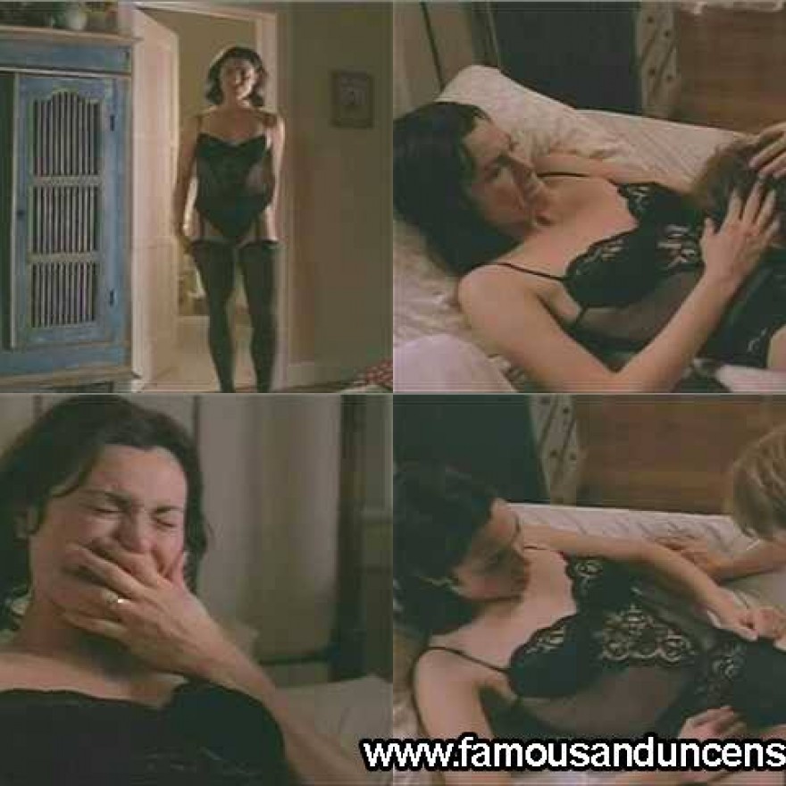 Just Looking Michelle Forbes Nude Scene Celebrity Beautiful Sexy