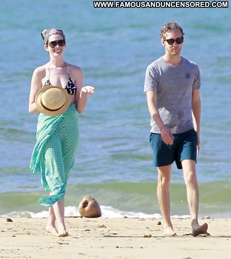 Anne Hathaway Posing Hot Beach Famous Celebrity Babe Celebrity Bikini Cute