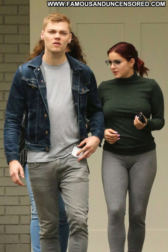 Ariel Winter No Source Celebrity Winter Babe Posing Hot Paparazzi