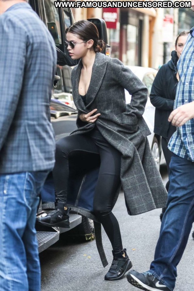 Selena Gomez No Source Nyc Celebrity Beautiful Paparazzi Babe Posing