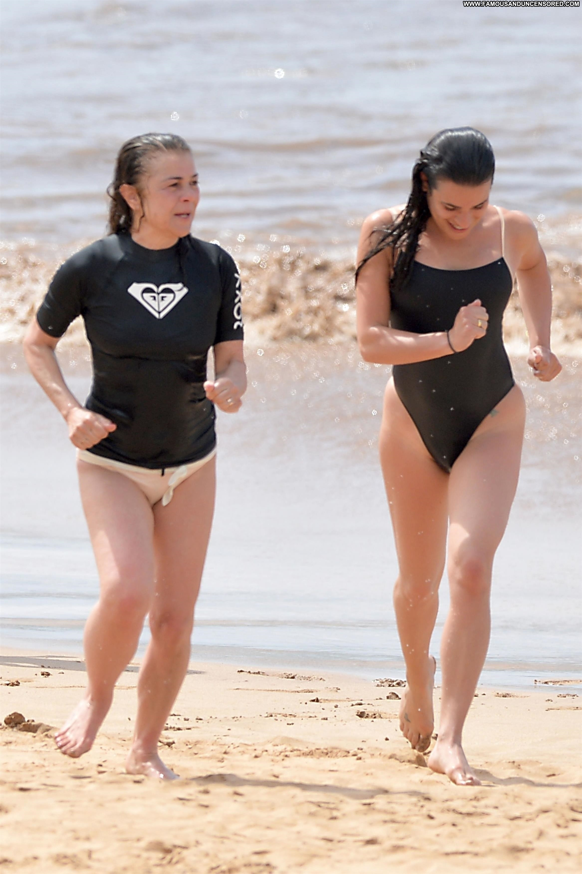 Replies The Beach Celebrity Beautiful Babe Posing Hot Big Butt Actress