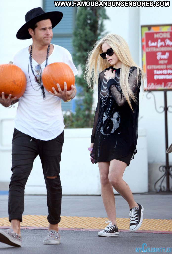 Beverly Hills Avril Lavigne Nipslip Posing Hot See Through Celebrity